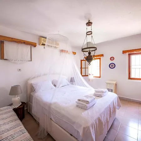 Cozy Villa With Sauna And Backyard In Bodrum Vila Karabag