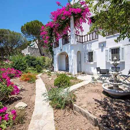 Cozy Villa With Sauna And Backyard In Bodrum